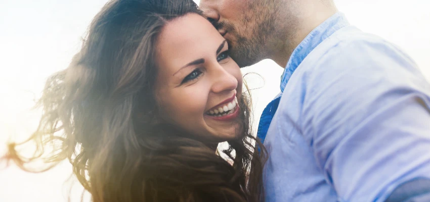 What Do Men Find Attractive in Women? - Insights on MeetsMILF.com